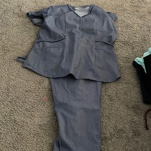 Large scrub set. Adar brand